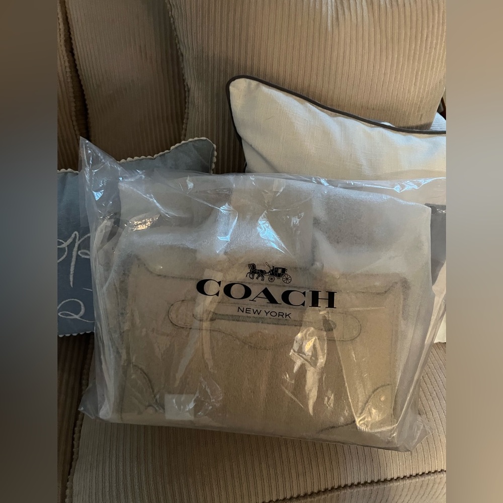 Coach Millie Satchel new in packaging - Picture 7 of 10